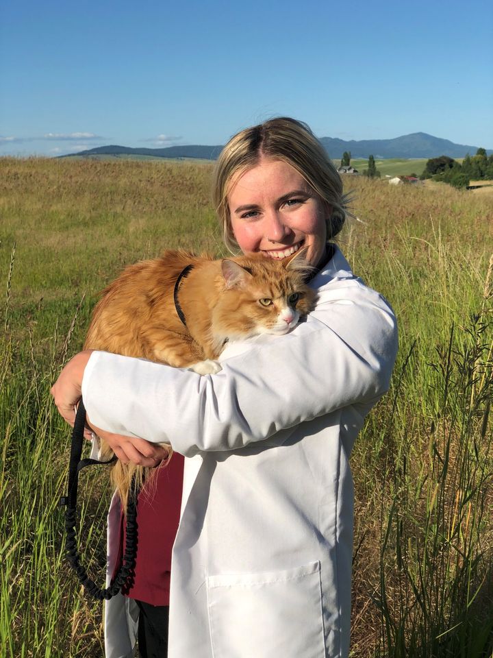 Humane_Pro's tweet photo. Congratulations to the Humane Society Veterinary Medical Association's 2022 Compassionate Care Scholarship recipients! 

1st: Nima Morady (class of 2023)
2nd: Samantha Zurlinden (class of 2023)
3rd tie: Janelle Thomas and Nicole Mahmood (class of 2024) https://t.co/eW11xD5bwL