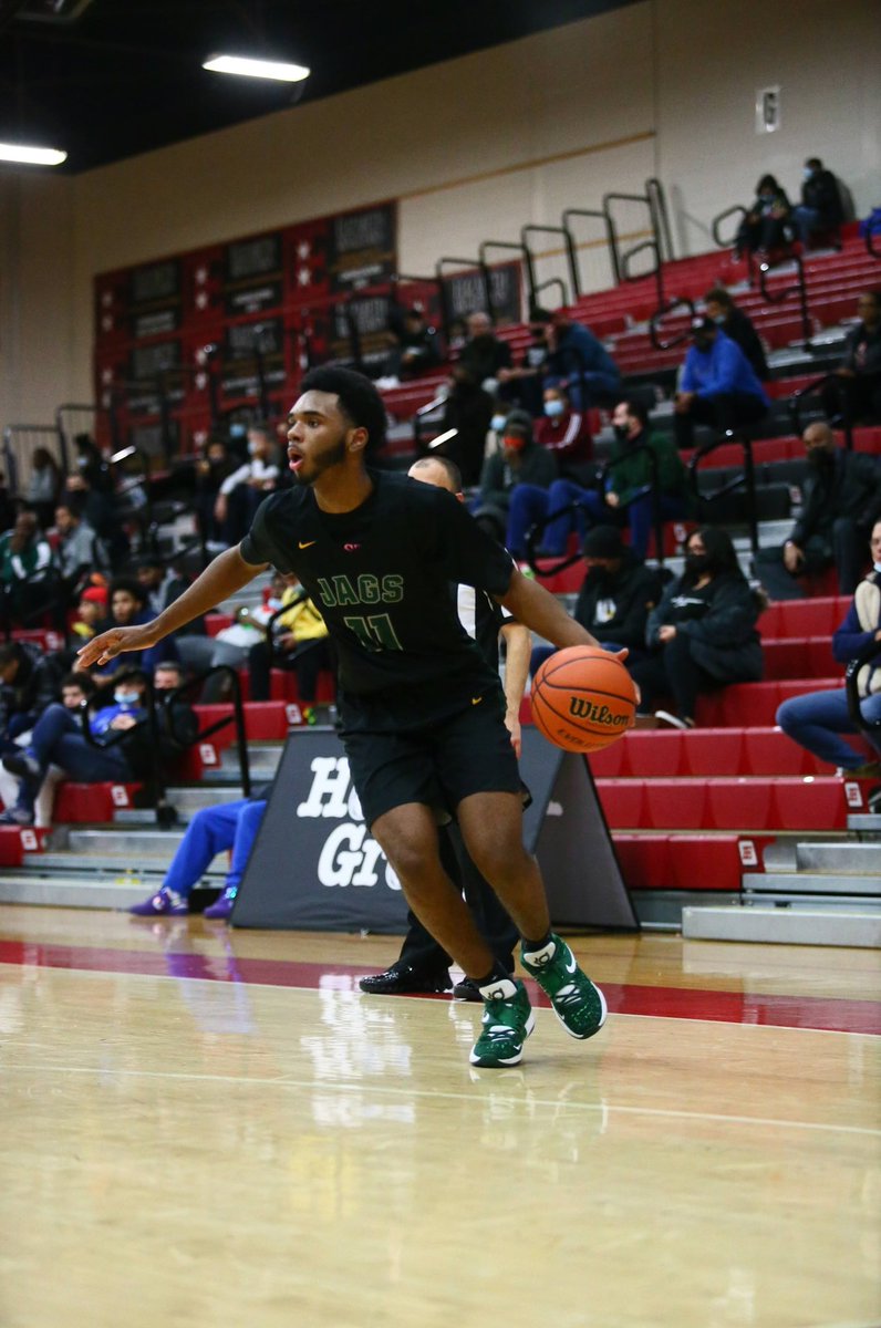 Andrew__Slater's tweet photo. 6’5” Kevin Freeman’25 @_KevinFreeman_ of @artsbball 
Arts High School (NJ) 
has earned an offer form Fairfield University HC Jay Young #Stags 🦌 https://t.co/2Q9984mExM
