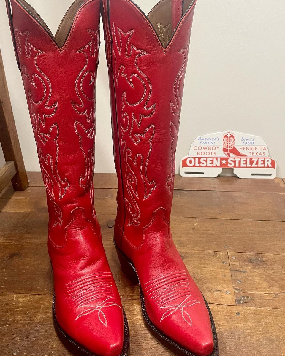 PenaGarzaCo's tweet image. These beauties came in today! @olsenstelzerboots Red calf skin with 16 inch tops, snip toe, fashion heel, and Dixon Vaquera stitch pattern. #RubyReds #countryside