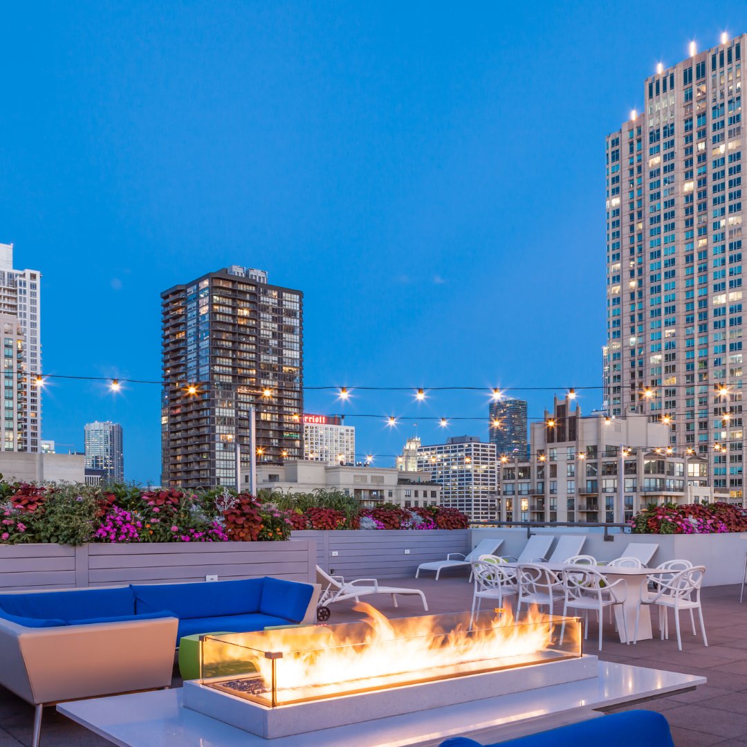 Spending every night here, HBU?

#west77apts #lpcmidwest #lpcyoubelonghere #lovewhereyoulive #rivernorthapartments #chicagoskyline #chicagoapartments #apartmenthuntingchicago #apartmenthuntingrivernorth #rivernorthchicago #apartmentliving #downtownchicagoliving...