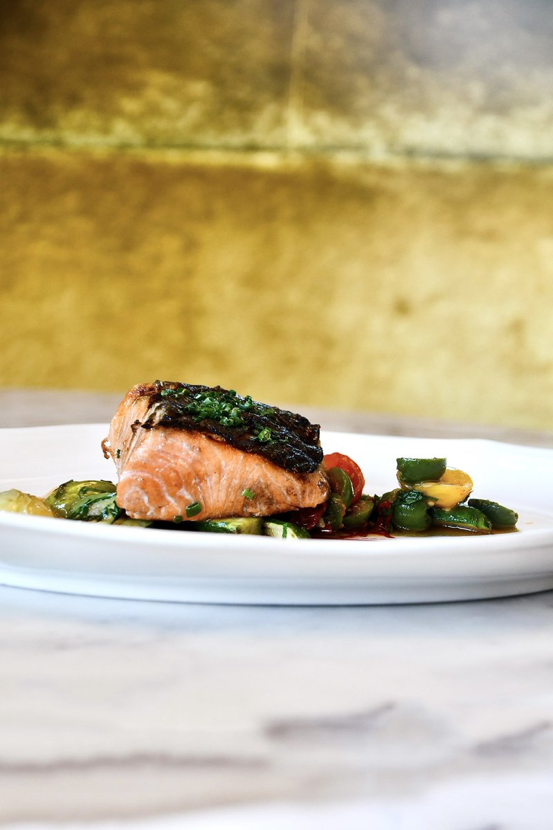 OfficinaDC's tweet photo. Dinner is served ✨

Spend the week with us 

https://t.co/RrXFUcTVNV https://t.co/2NxJnrc2B0