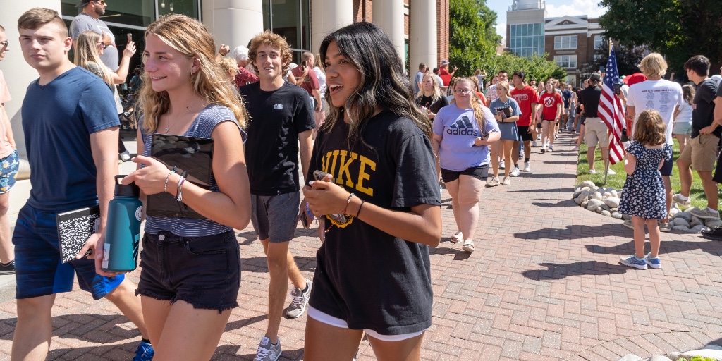 williamjewell's tweet photo. Their first Walk Around the Quad, a favorite Jewell tradition. Enjoy your Jewell journey, Class of 2026!
View full gallery here: https://t.co/fnGPY7AGhD https://t.co/9SJQBQtDyg