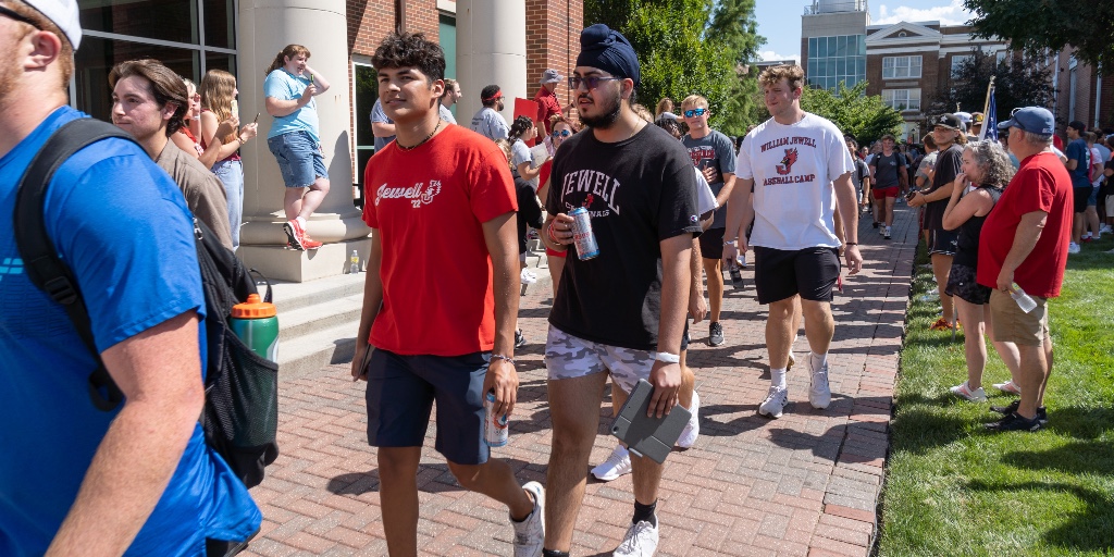 williamjewell's tweet photo. Their first Walk Around the Quad, a favorite Jewell tradition. Enjoy your Jewell journey, Class of 2026!
View full gallery here: https://t.co/fnGPY7AGhD https://t.co/9SJQBQtDyg