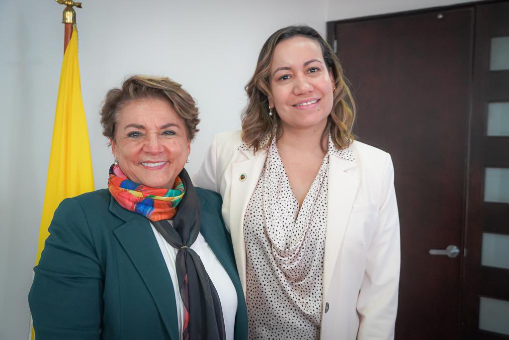 DollyMontoyaUN's tweet photo. #SomosUNAL Desde la @UNALOficial hemos puesto a disposición del Ministerio de @MinSaludCol nuestro liderazgo colectivo y transformador para continuar acompañándolos con estrategias para garantizar el derecho a la salud y consolidar un sistema digno para todos los colombianos. https://t.co/H7v3wCsKYf