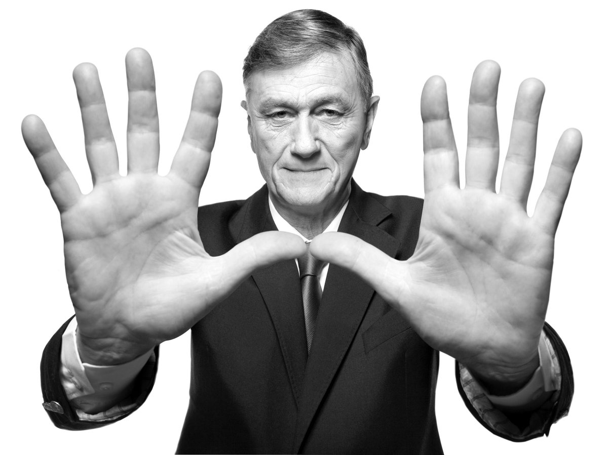 Frente a las noticias nacionales que involucran a la vicepresidenta, se agiganta cada vez más la figura de Hermes: "La transparencia en la gestión pública es un valor fundamental". 
Manos limpias y uñas cortas siempre.