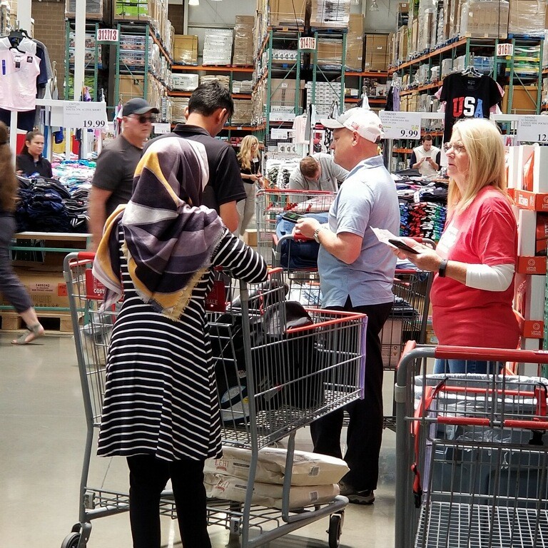 kengarff's tweet photo. Our dealership employees from American Fork Chevy and Ford decided to help a local refugee family who had to flee Afghanistan without any belongings by filling their new home in Utah with food, clothes, &amp; necessities! Our AF teams even surprised them with a brand new car! #WH4Y https://t.co/8lTdmBSF6S
