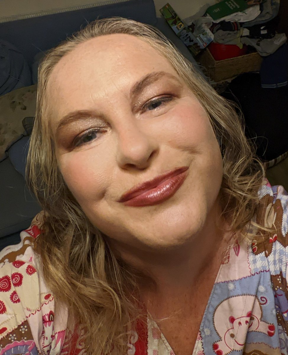 LadyJacksta's tweet photo. I can't believe in 2 months time all my hair is all being shaved off #bravetheshave @macmillancancer #cancer
 https://t.co/b1ifoBWY2n https://t.co/nsMnwVcuW5
