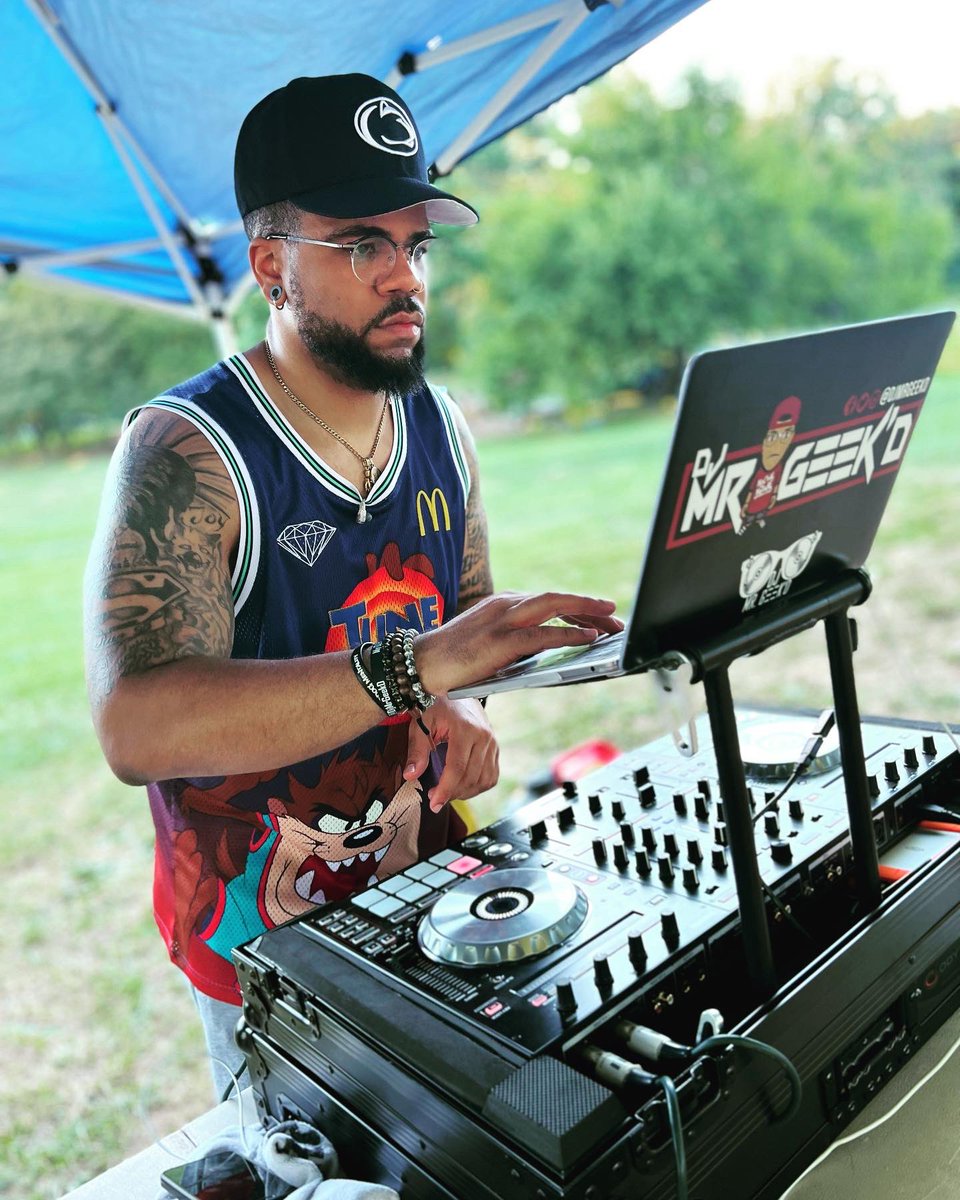 DjMrGeekD's tweet photo. I’m Just A Vibe…🤓😈
•
📸 @bcdirected
•
#NeverChillin #MyDjIsNeverChillin #LeadersOfTheNoChill #MoreThanADJ #Creatives https://t.co/THzQUrBuim