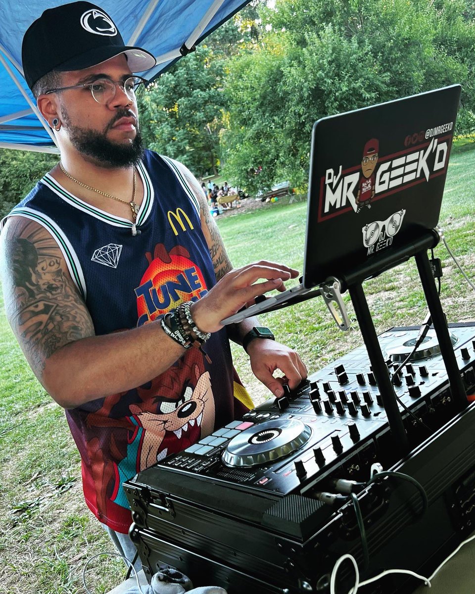 DjMrGeekD's tweet photo. I’m Just A Vibe…🤓😈
•
📸 @bcdirected
•
#NeverChillin #MyDjIsNeverChillin #LeadersOfTheNoChill #MoreThanADJ #Creatives https://t.co/THzQUrBuim
