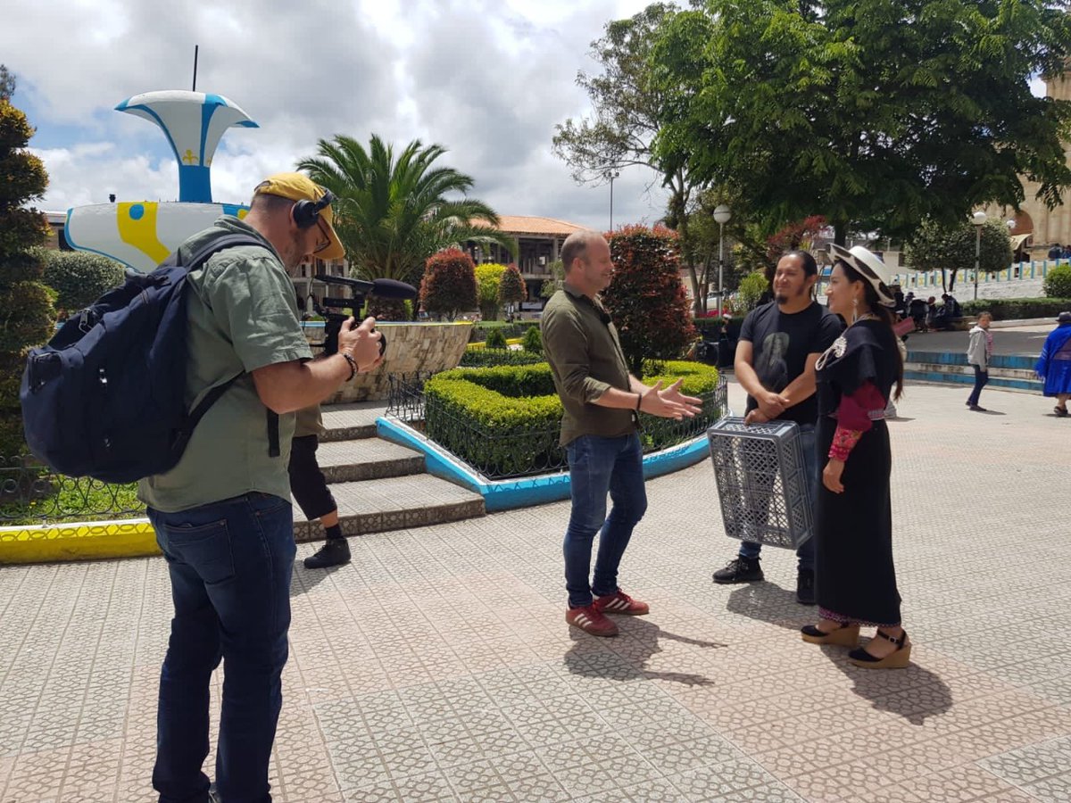 TurismoEc's tweet photo. ¡Nuestro cacao🍫es el protagonista de la televisión francesa!🇫🇷 Mira el segundo capítulo de la serie @DFrancophonie por @TV5MONDE👇🏼

📺https://t.co/Ml21D867lO 

#JuntosLoHacemosPosible https://t.co/6JE5RUPj3i