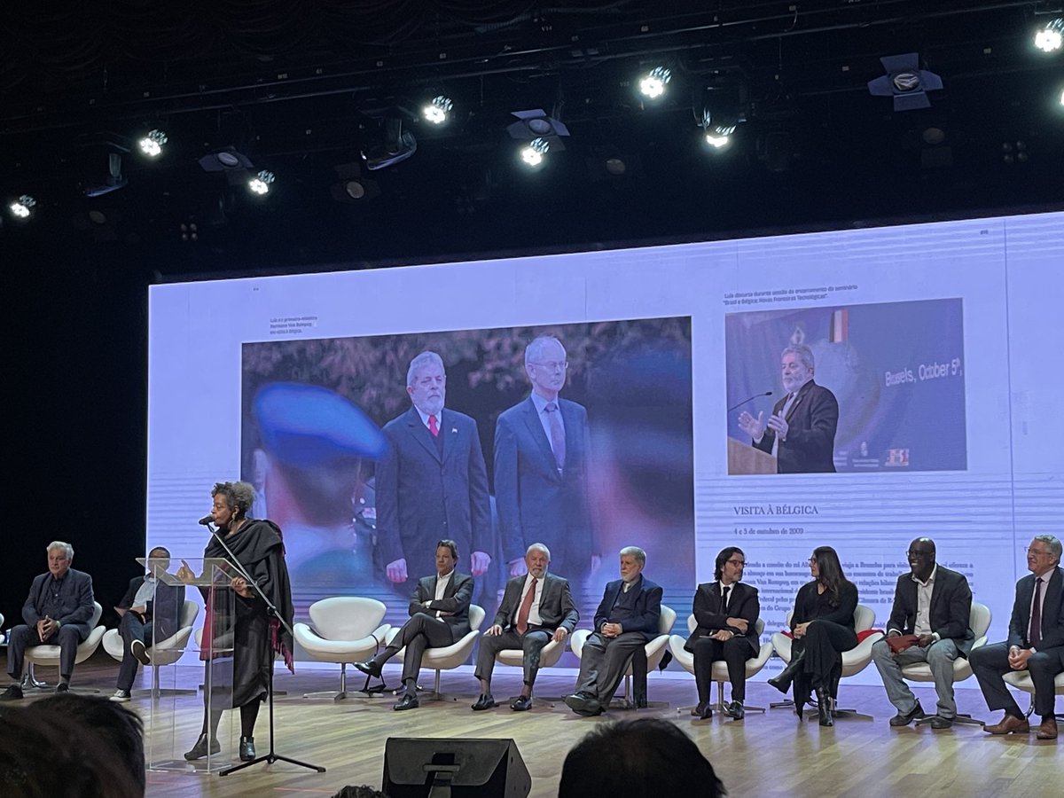 FagundesMagaly's tweet photo. Lançamento do Livro #OBrasilNoMundo 8 anos governo Lula - @Ricardo Stuckert - Fotógrafo igual do Governo @LulaOficial https://t.co/ZI0QskzMDK