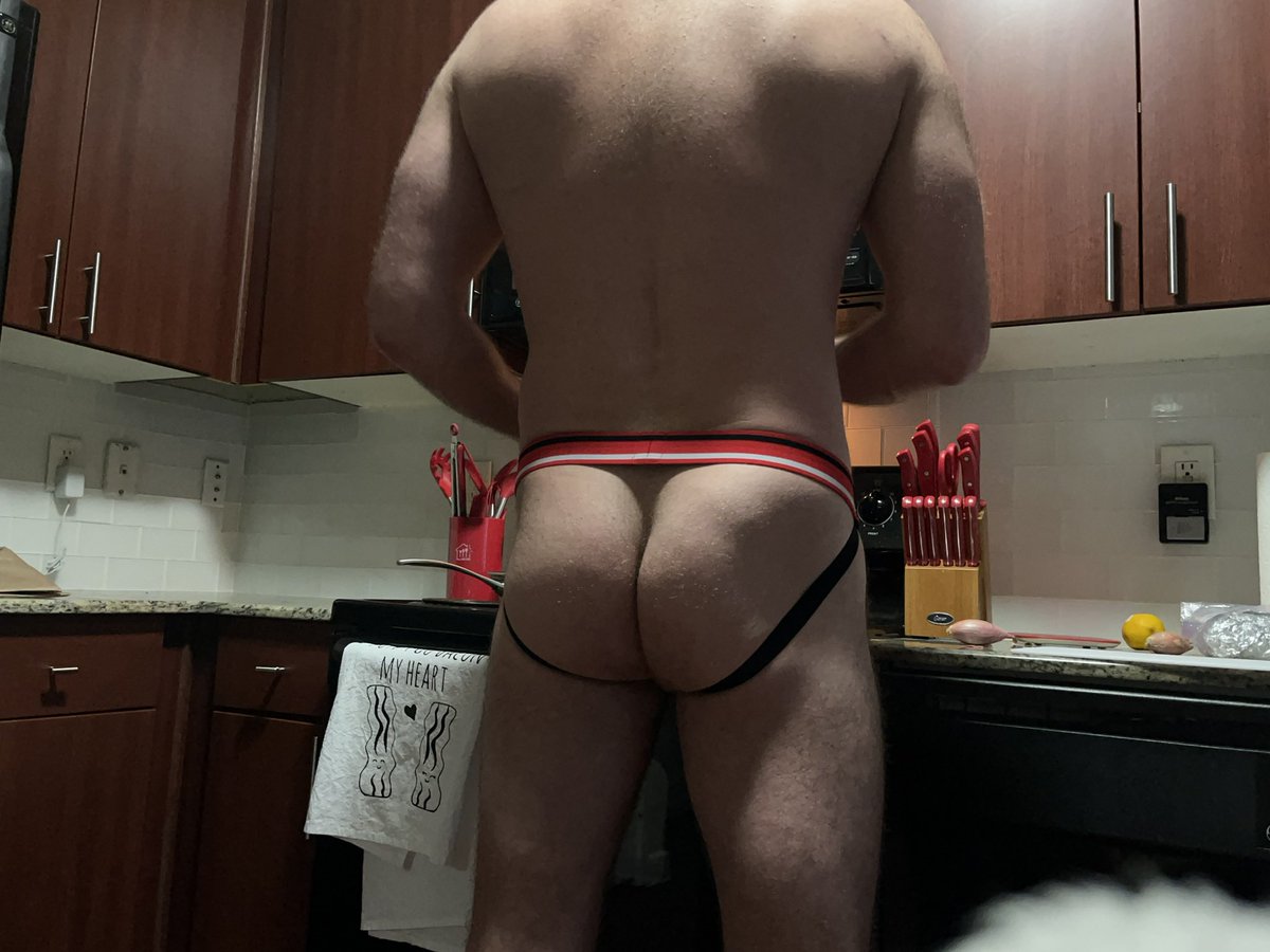 LoverBoyPMW's tweet photo. Someone has to eat… I’m trying to grow! #dallasmuscle #daddy #booty #jockstrapmonday https://t.co/WxaqbQPx69