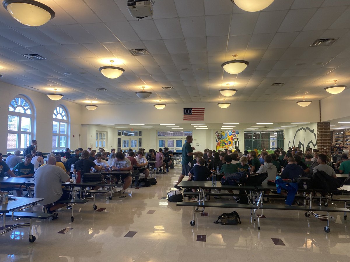 iinsureplf's tweet photo. It’s skyline time @LittleMiamiFB ! Big thank you to  @yochiliman @Skyline_Chili for providing and serving tonight’s team meal.  Your continued support is greatly appreciated! https://t.co/l9IPG1oBNC