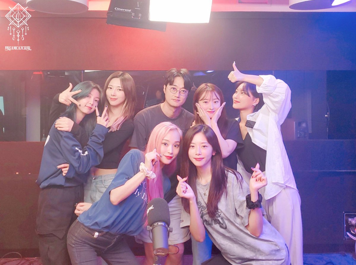dc7world's tweet photo. Nos persiguió el laburo de Naver Now y aprovechamos para celebrar #2YEARSWSTZ🎂👾. Obvio promocionamos el poderoso sorikkun de los dioses de nuestro corazón en la radio. Los amamos muchísimo, esperamos cumplan un montón de años más. 💙
* . ࣪ 💠 ꭰream o𝑓 me : 𝚠e're 𝕯C7 ˖ https://t.co/jT7Xnt0bI9