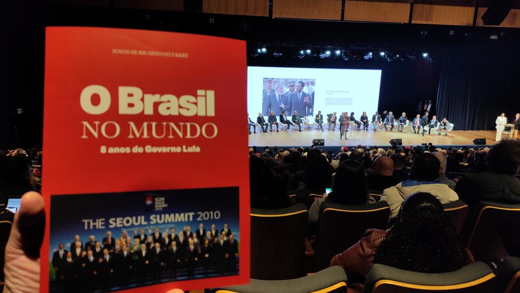 rogeriotomazjr's tweet photo. Amostra do livro #oBrasilNoMundo com mais de 700 fotos do @ricardostuckert dos 8 anos da política externa do governo @LulaOficial (2003-2010)
Link para o livro no site do @inst_lula
👇👇
https://t.co/ubdE7Qcyil https://t.co/eKOFKgCKST