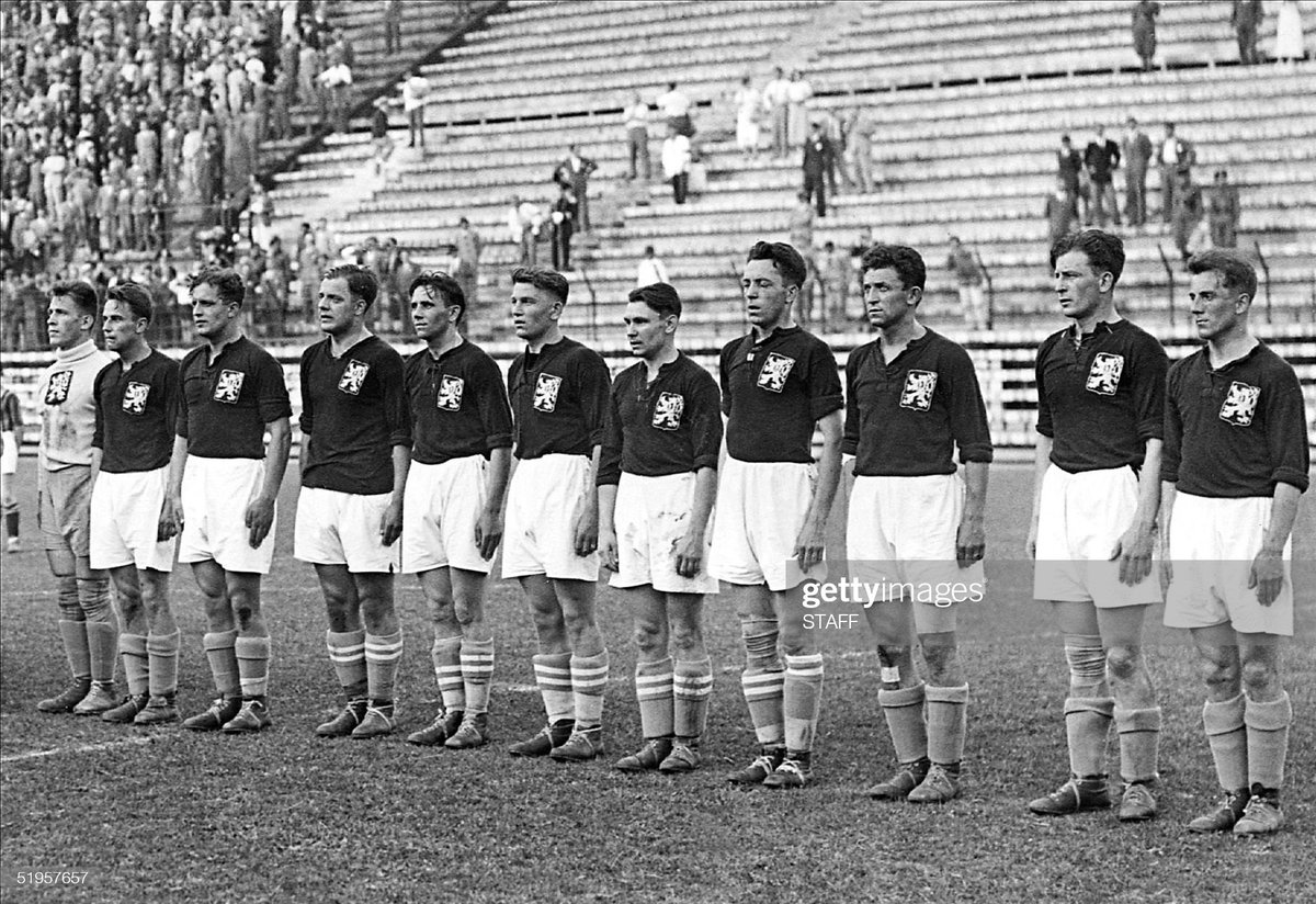 CopaLendas's tweet photo. Josef Košťálek, Tchecoslováquia 🇨🇿.
Copa do Mundo de 1934, Itália.
Vice campeão.
0 gol, 4 jogos.
#košťálek #Československo #worldcup1934 #copa1934 #fifa #legenda #národnítým #cfs #stadionazionale #tch #julesrimet #qatar2022 https://t.co/67f2dENR4A