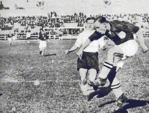 CopaLendas's tweet photo. Josef Košťálek, Tchecoslováquia 🇨🇿.
Copa do Mundo de 1934, Itália.
Vice campeão.
0 gol, 4 jogos.
#košťálek #Československo #worldcup1934 #copa1934 #fifa #legenda #národnítým #cfs #stadionazionale #tch #julesrimet #qatar2022 https://t.co/67f2dENR4A