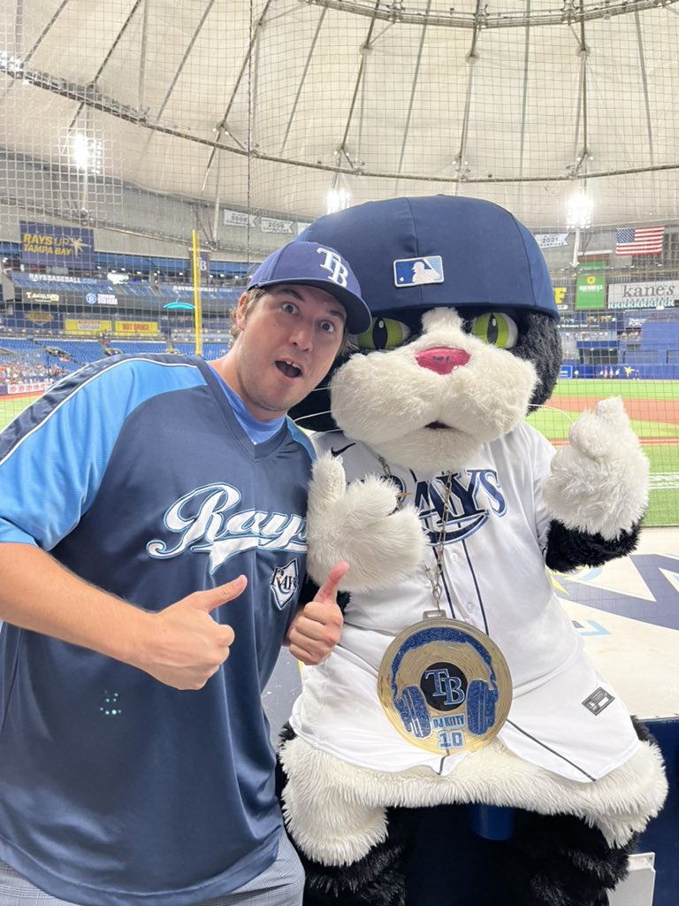 TampaJay_'s tweet photo. Looky who we have here! #djkitty https://t.co/OIQAd7qObX