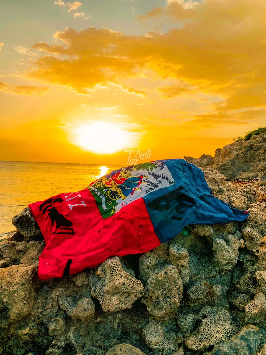 MJLizandro's tweet photo. #Sunset
#TizèAYITI https://t.co/I9Zce4ZxT1