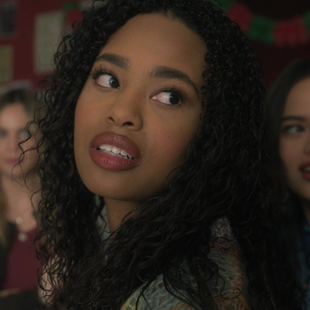 getting to see faran embrace her natural hair honestly meant everything to me cause growing up black girls were never allowed to be natural on tv shows. it made me believe my natural hair was undesirable for so long so fsran's hair journey meant everything to me #PLLOriginalSin