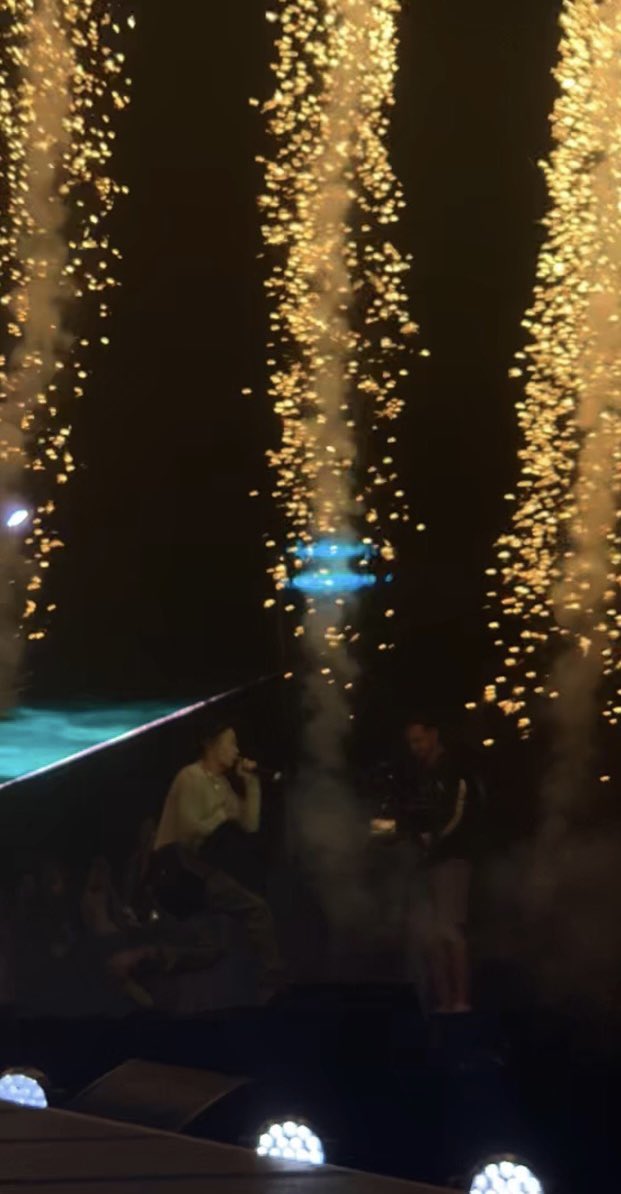 hunterikaika's tweet photo. That moment at #hitcfestival when @keshimusic almost died https://t.co/JcmikdEkMU