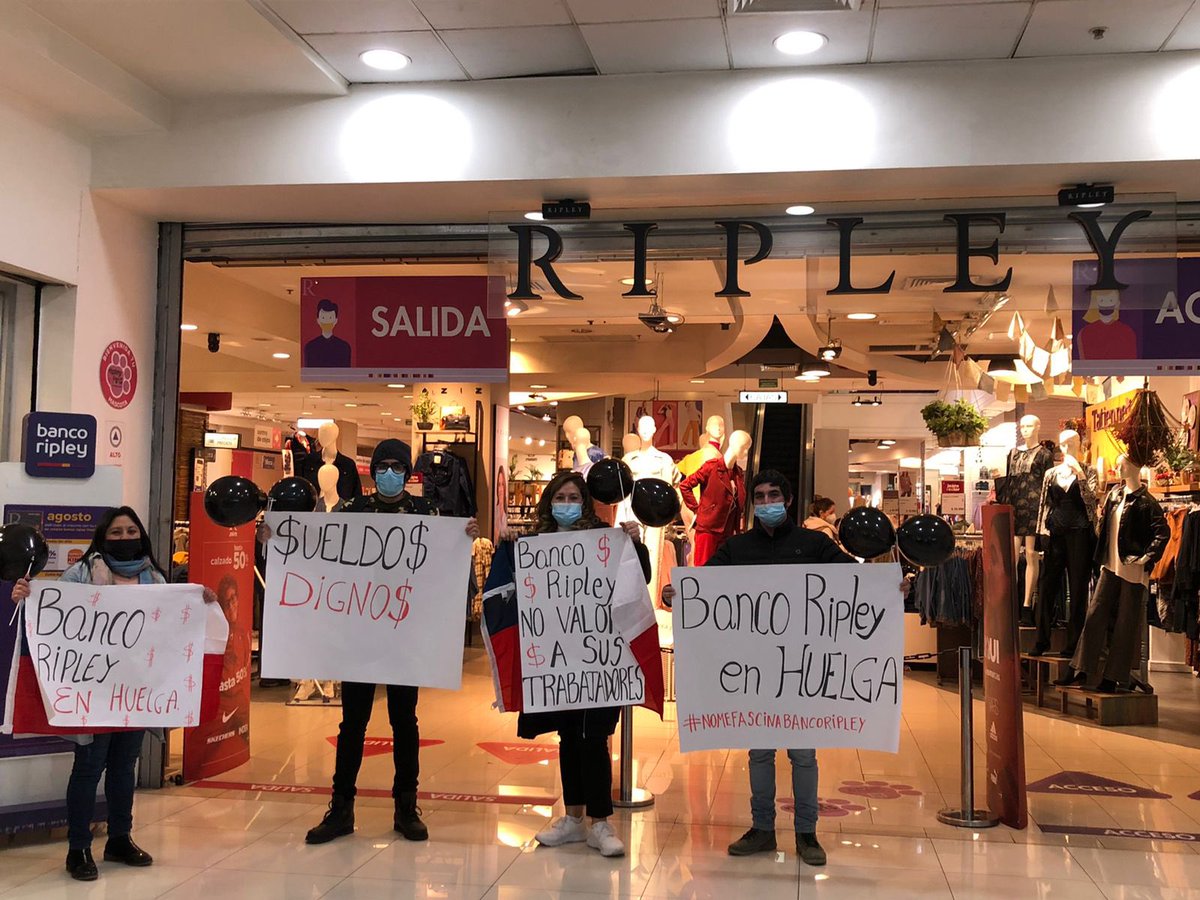 confed_bancaria's tweet photo. De Arica a Punta Arenas 7mo día de HUELGA, @_bancoripley después de 2 años de utilidades históricas, le niega incremento de sueldo a sus trabajadores, que son quienes generaron esas utilidades
#TrabajadorxsBancoRipleyEnHuelga 
#NOmasABUSOS
#SueldosJustos https://t.co/IMuXQIAVbZ