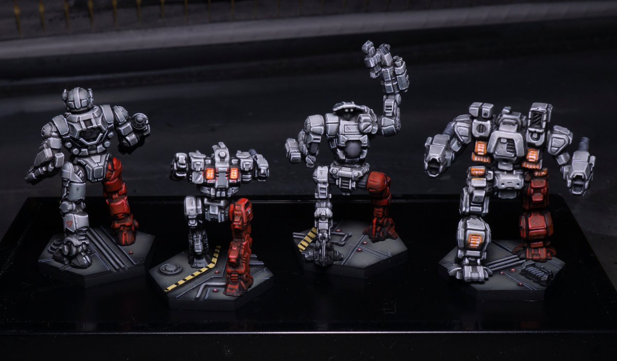 Finished my #battletech lance with custom scratch built bases

#minipainting #miniaturepainting #battletechminiatures #minis #miniatures #warhammer #scifi