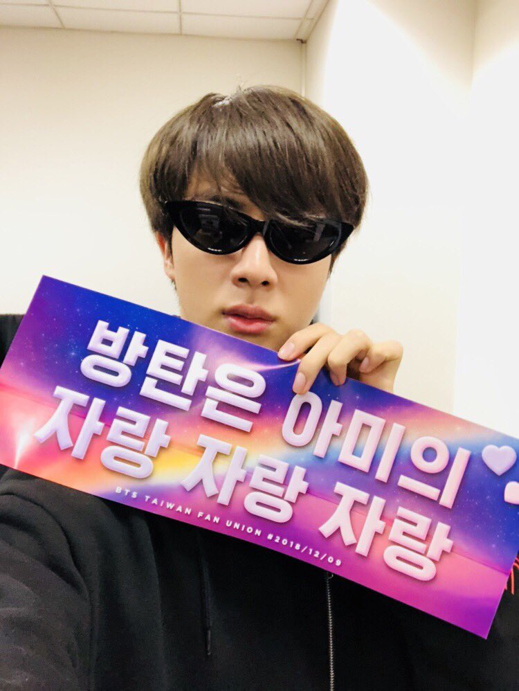 galaxiavlog's tweet photo. Facherísimo estoy porque ando celebrando los #2YEARSWSTZ. ¿Qué dice el cartel? “Vamos, genios, felicidades por otro añito” porque soy fan de ellos. Ahora me tienen reproduciendo Cheese, pero me encantan todas las canciones 🫶🏼
𝚠ᥲtᥱr 𝕡ᥲrk of “ 𝐩𝐥𝐮𝐭𝐨𝐧 ” for #𝙱alt𝛼sar https://t.co/jQugPhqMrh