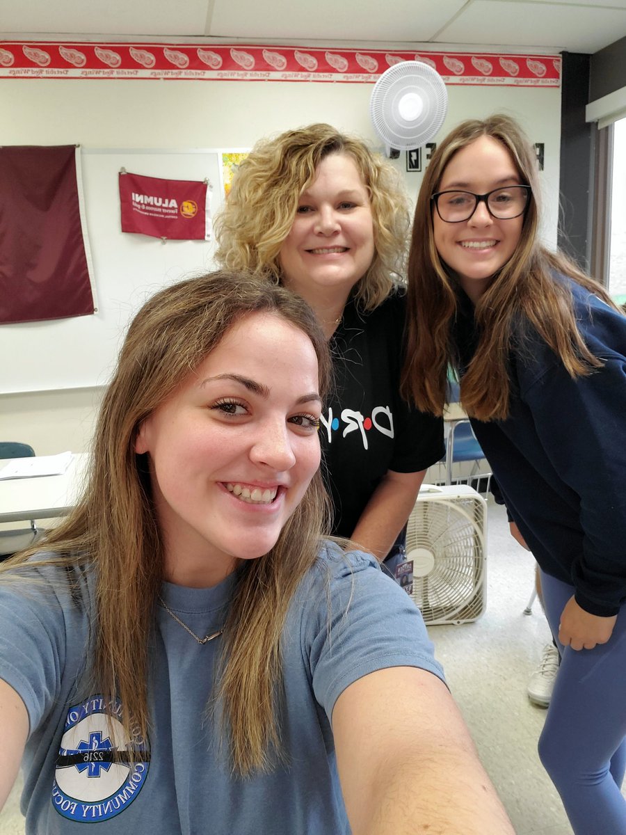 NHL_Gal's tweet photo. Celebrated the first day of my 27th year of teaching with some of my favorite #proudcardinal people! #BackToSchool #teachersoftwitter #teacherlife https://t.co/QNUcwdzzj6