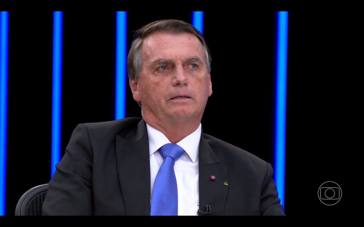 "O senhor debochou de quem tinha falta de ar. Qd perguntando disse: E DAÍ?NÃO SOU COVEIRO. Gastou dinheiro com medicamentos ineficazes contra a covid. Desestimulou a vacinação. O senhor não teme ser responsabilizado, não pelos eleitores,mas pela história?" (Renata Vasconcelos)#JN