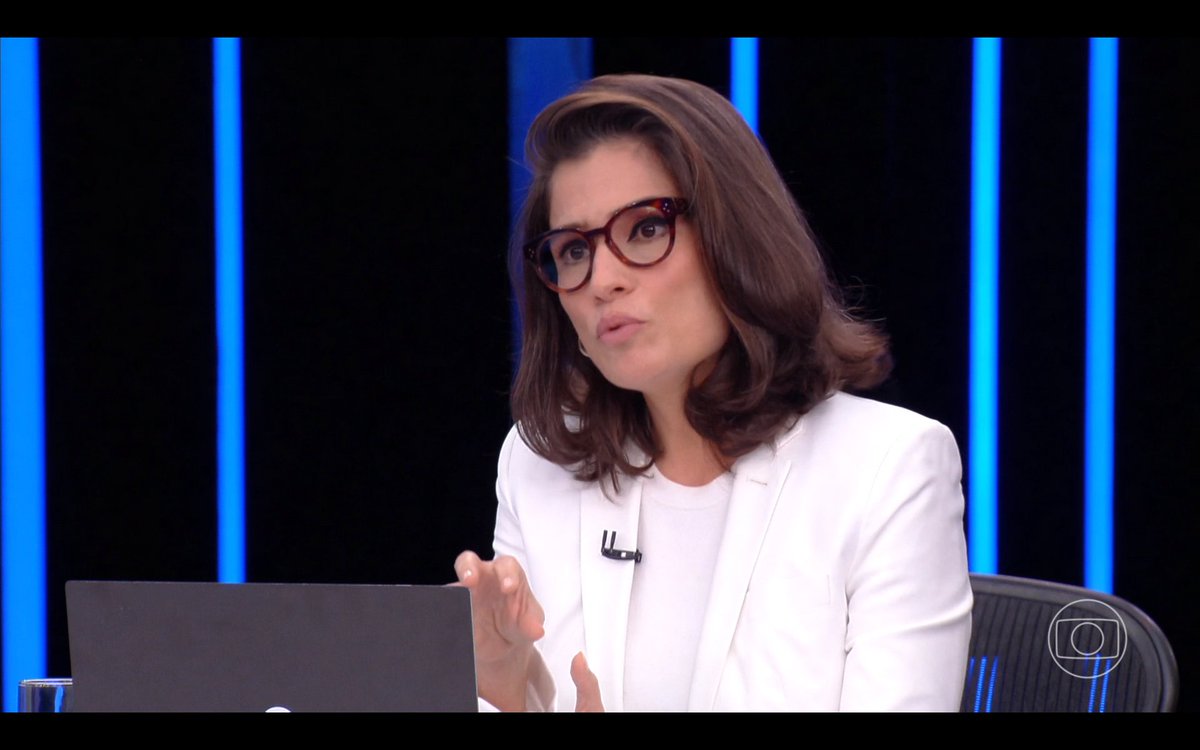 ZAMENZA's tweet photo. "O senhor debochou de quem tinha falta de ar. Qd perguntando disse: E DAÍ?NÃO SOU COVEIRO. Gastou dinheiro com medicamentos ineficazes contra a covid. Desestimulou a vacinação. O senhor não teme ser responsabilizado, não pelos eleitores,mas pela história?" (Renata Vasconcelos)#JN https://t.co/hHmM77KtXp