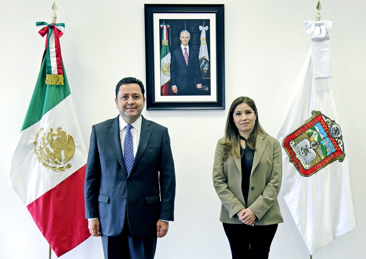 geramonro05's tweet photo. Para seguir fortaleciendo la Educación Superior en el #Edoméx, tomé protesta a @BerthaCasado como Subsecretaria de la @Sesyn_edomex, por instrucciones del Gobernador @alfredodelmazo. Le deseo el mayor de los éxitos. https://t.co/p8FFNHgodZ