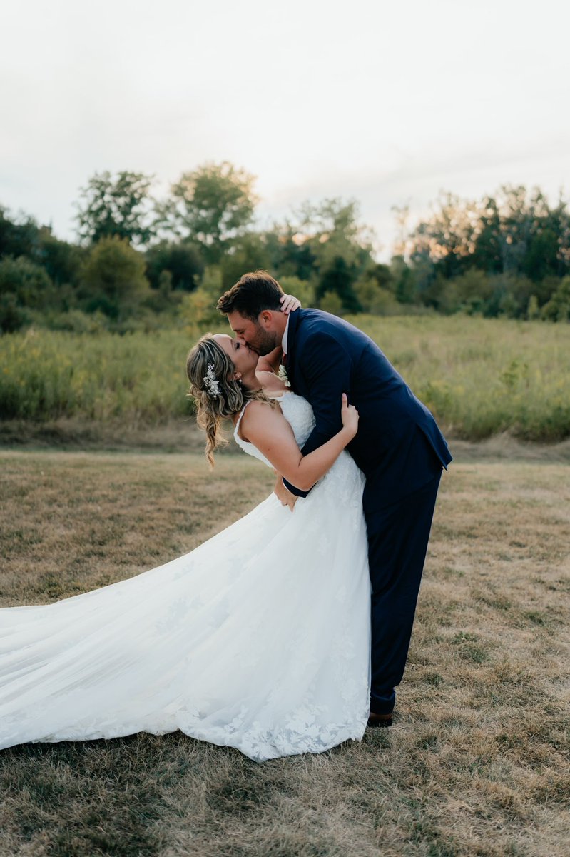 shellmendiola's tweet image. Mr. and Mrs. Mendiola 🥰
August 20, 2022
The best day of our lives ❤️