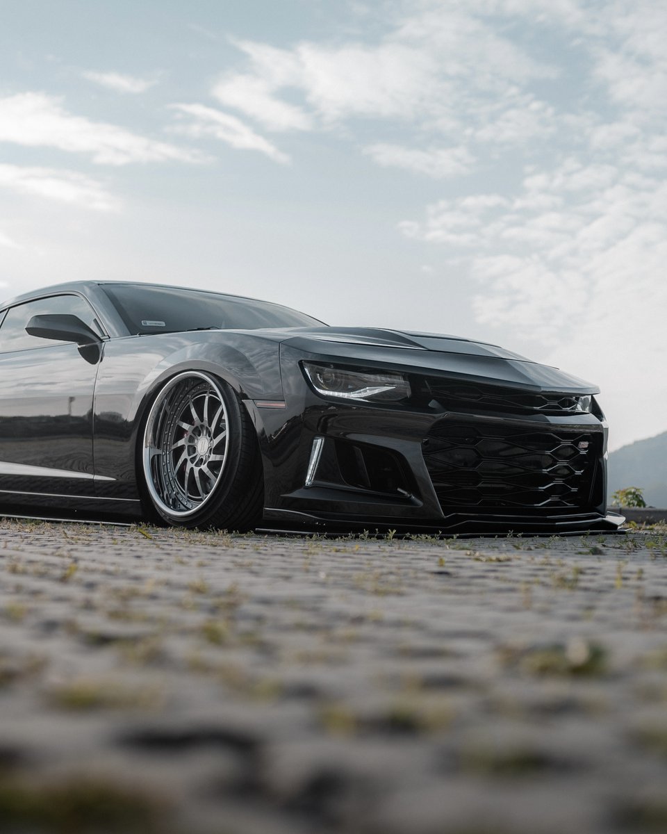 🇺🇸American vibes all the way from Slovakia.🇸🇰 @_danny__white_’s Camaro is looking insane laid out on #eLevel. 📸 @_mateuszptak_ #AccuAir #Bagged #BaggedCamaro #Chevy #Camaro #ChevroletPerformance #AmericanMuscle #Slammed #AirRide