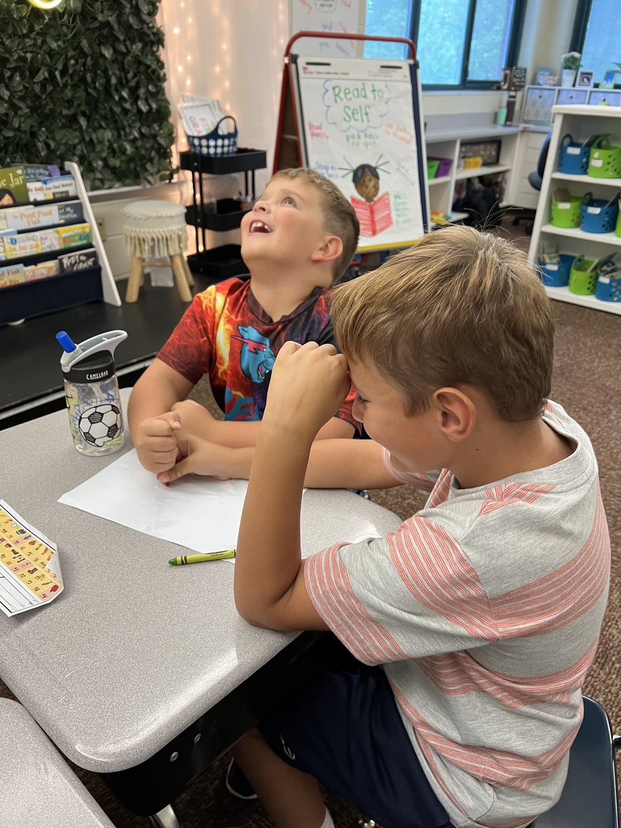 MissGreenPTE's tweet photo. Today we learned the importance of communication when working in a group! Things got WAY easier when we could talk to our partner! https://t.co/rcaqRwJepN