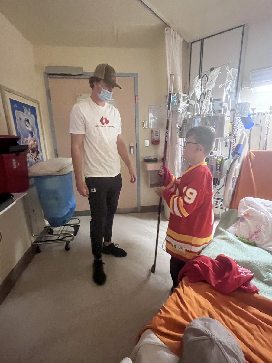 hkygivesblood's tweet photo. A stem cell transplant and help treat over 80 diseases and disorders such as leukemia, lymphoma and aplastic anemia. 

If you are between the age of 17-35 please join @CanadasLifeline stem cell registry at https://t.co/A9AaEv2hwN. https://t.co/Yjn4GGM56w