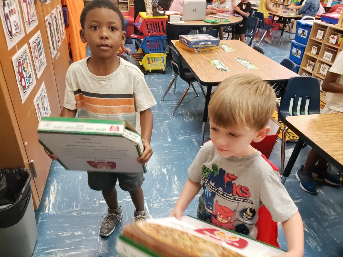 MtCarmelES_HCS's tweet photo. Pre-K STEM Monday = Marble Painting with Primary Colors!! @iammrsbolds @AntonioMattox2 @HenryCountyBOE @drhafza
#MustangsRock #CommunityBuilders #YouBelongInHenry #BeLikePike #MakingBOLDmoves #STEM #gaprek https://t.co/S8m1FMC6Bo