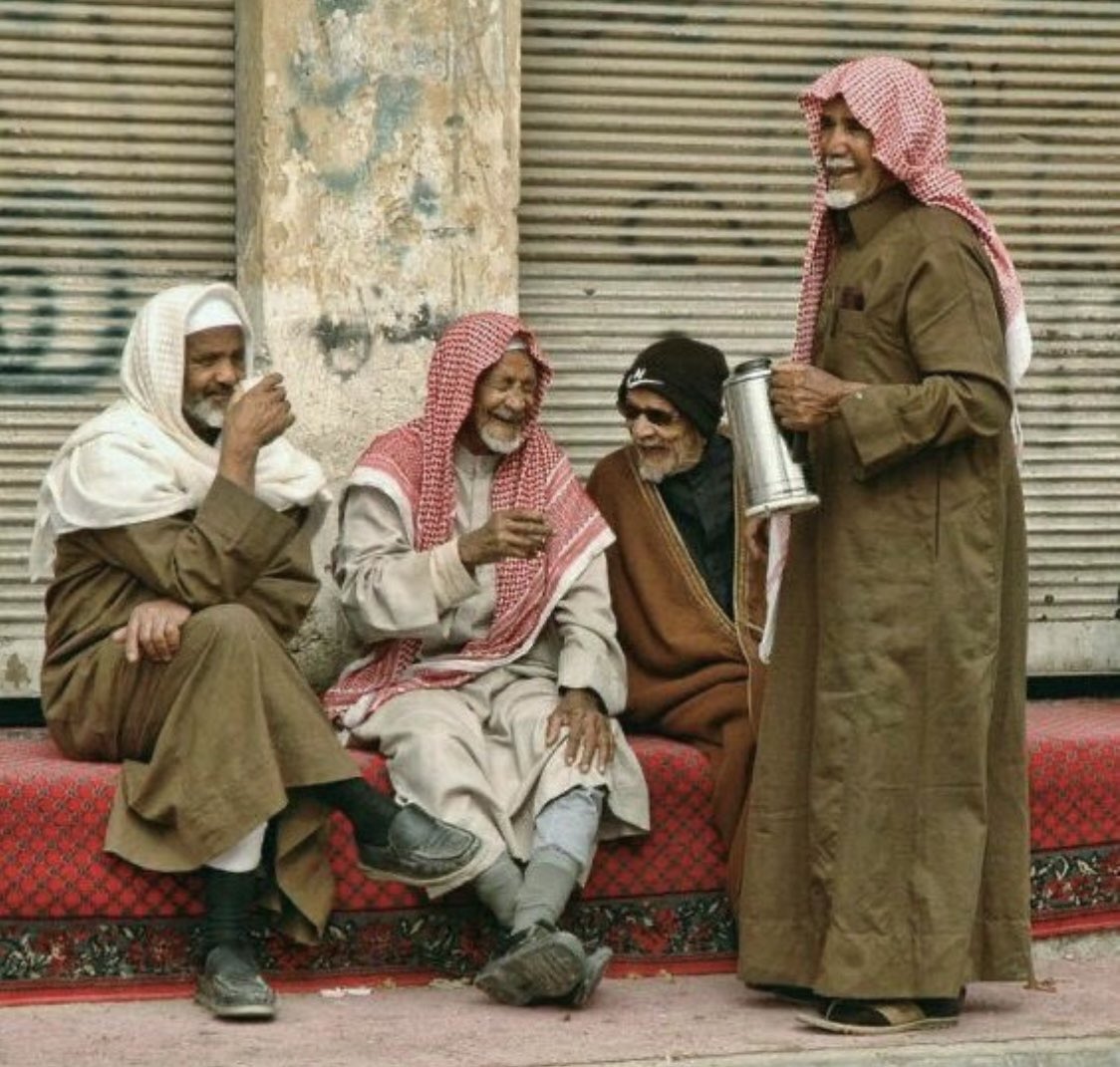 hmo_959's tweet photo. لاشيء فِي الدُّنْيَا أَحَبّ لناظري 
مِنْ مَنْظَر الْخُلَّان وَالْأَصْحَاب https://t.co/Mg7iciIu9c
