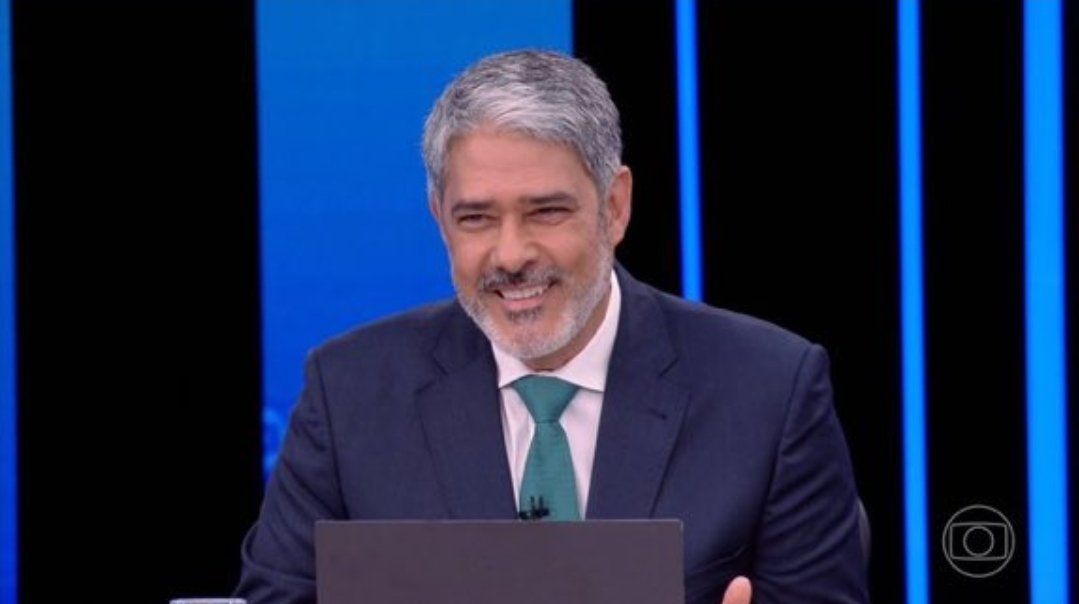 phlavinha_'s tweet photo. Bonner e Renata jantando o Biroliro no JN!

Essa noite Bolsonaro vai dormir em posição fetal #BolsonaroNoJN https://t.co/gLzKbS7GHK