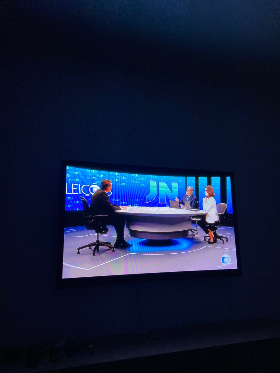 briella023's tweet photo. Quanta ironia esta reportagem 🤮🤮 @jornalnacional. https://t.co/eHWnZqpgud