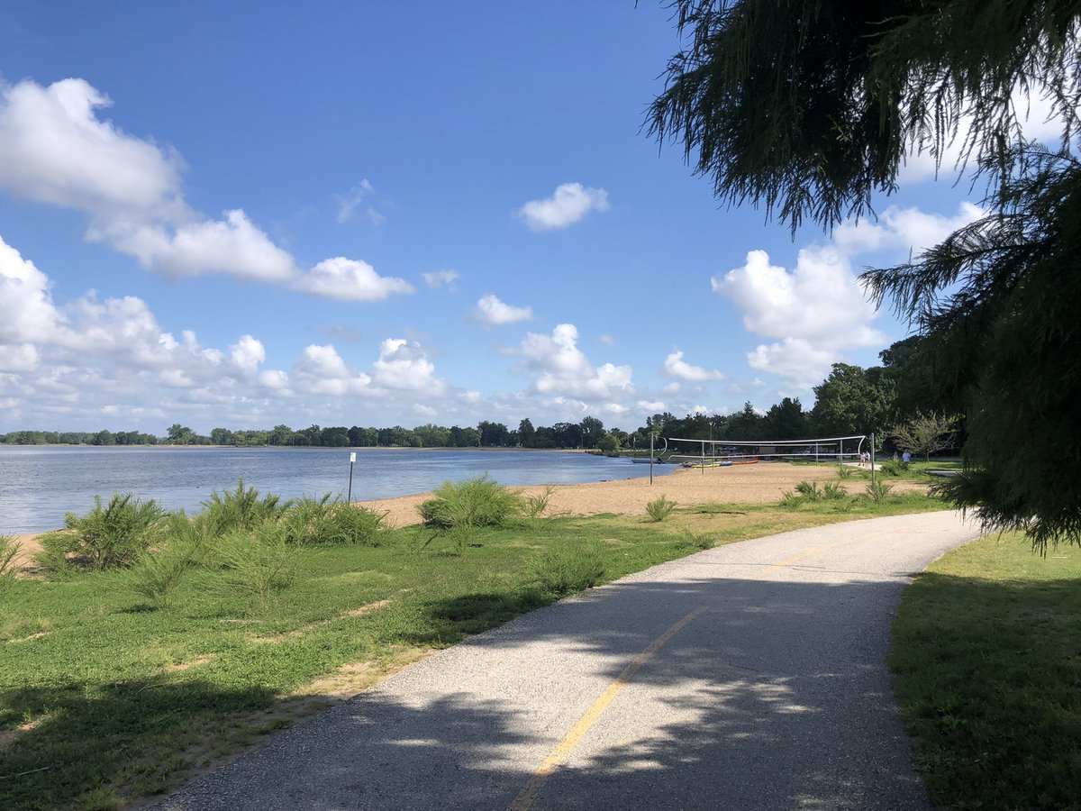 It was a truly beautiful morning to run around Creve Coeur Lake! Another 3.76 miles in the books! #run