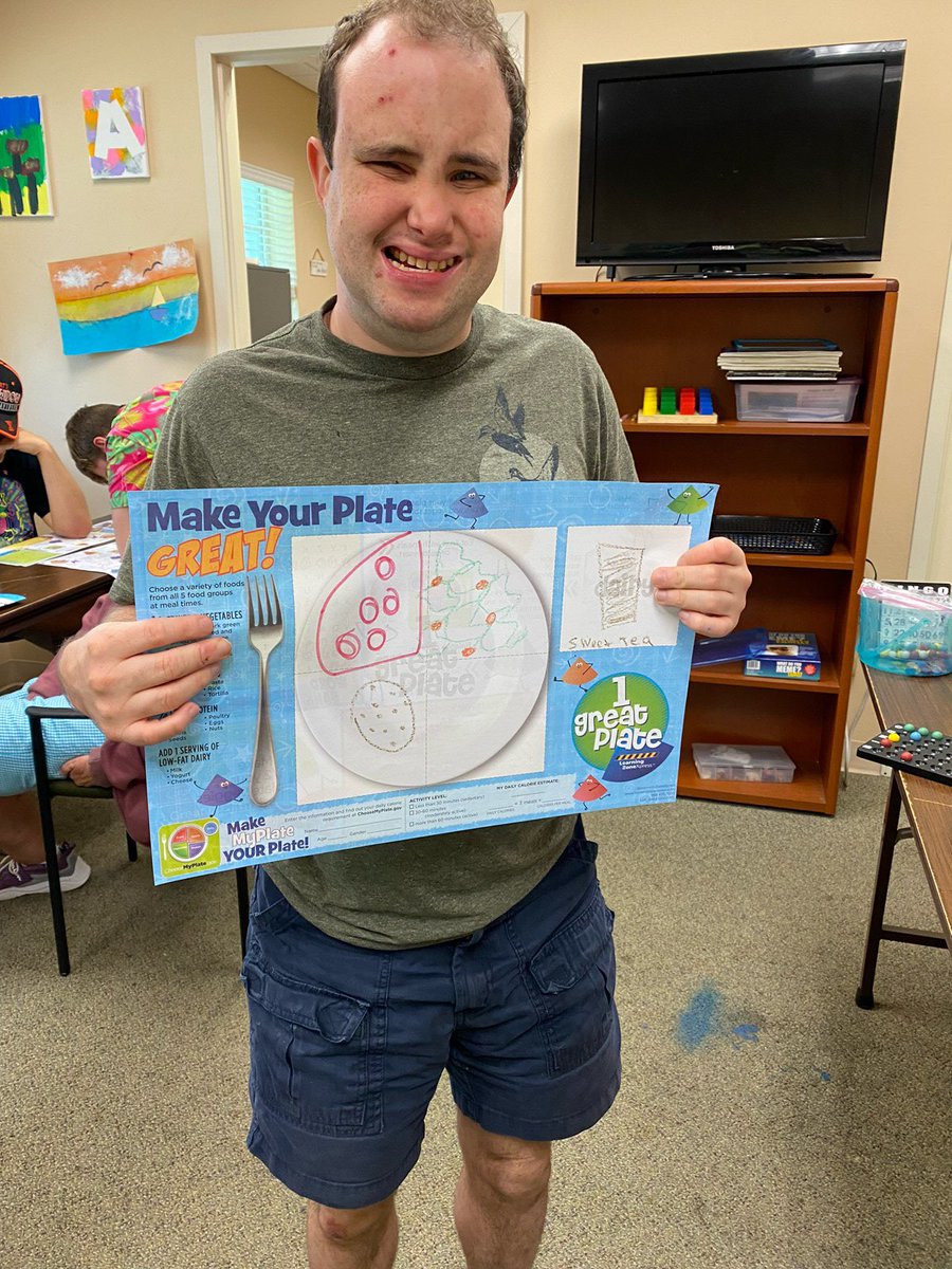 Are you ready to pâté? Lettuce celebrate a Monday nutrition class with UofF in Loveland North Port! It makes our heart skip a beet learning about healthy choices and ways to stay happy and healthy. 
#healthyeating #nutrition
