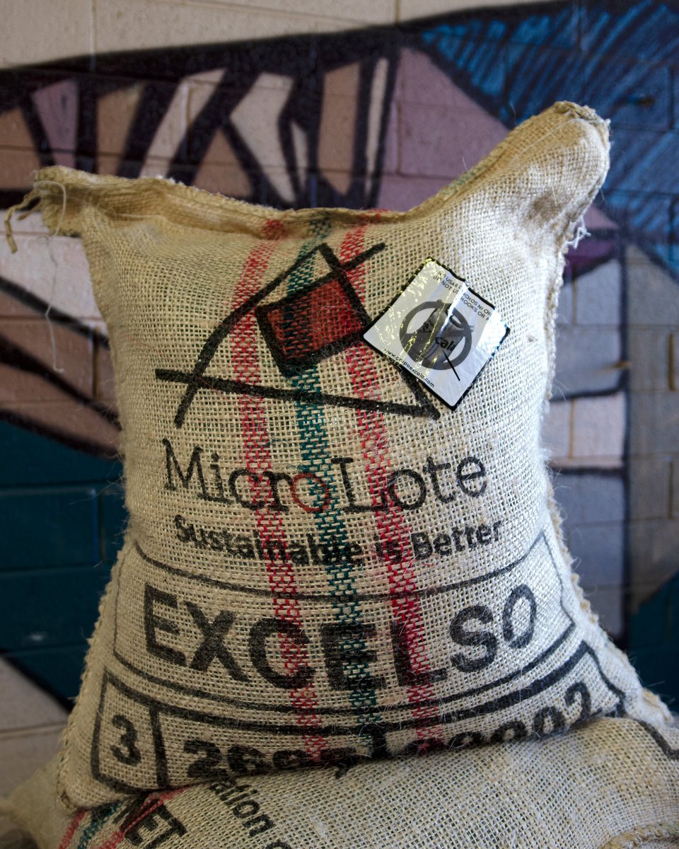 MicroLoteCoffee's tweet photo. Our first shipment from the Quinchia project is now available.
This project is a commitment between @LosCerrosLtd , APECAFEQ and @MicroLoteCoffee to improve the standard of living of small coffee farmers from the Quinchia area in Colombia. 

 #colombia #coffee https://t.co/DZ5FU4b8IO