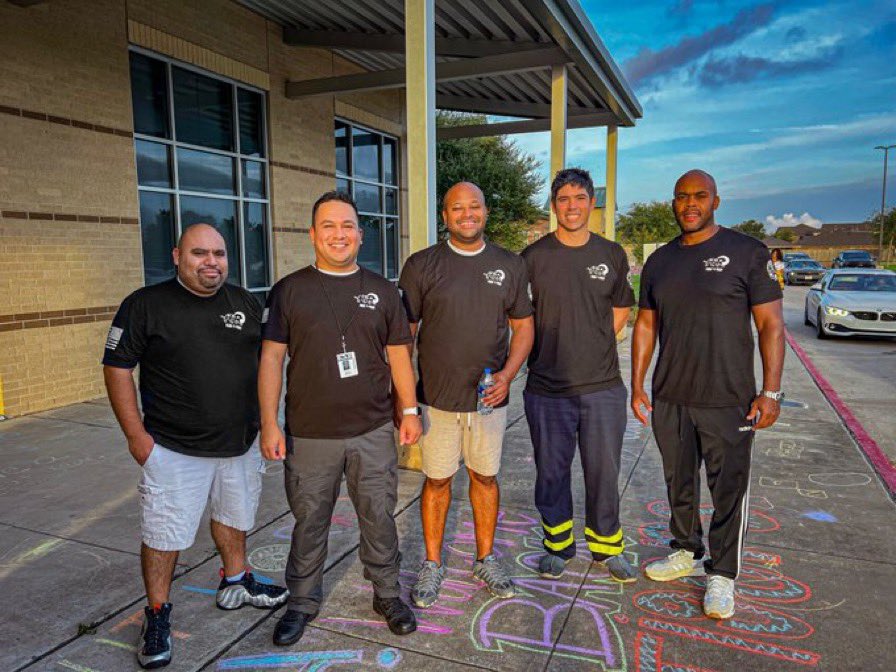 We are very excited to have the new group of P.O.P.s dads join us! THANK YOU your help this morning!  <a href="/LionsProtect/">Lions - Protect Our Pride (P.O.P.)</a> #hearusROAR <a href="/LamarCISD/">Lamar CISD</a>
