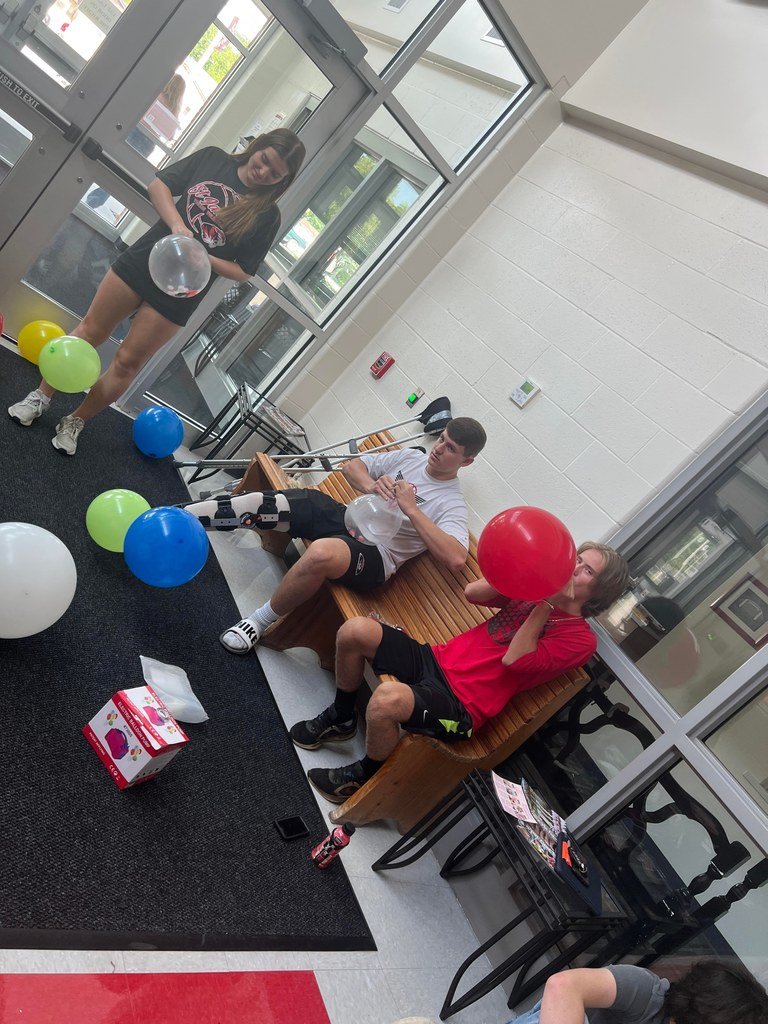 STJSchools's tweet photo. Student Council left some school spirit for the first day! 

#tigerpride #stjschools #leadership https://t.co/OOHbNVjKvm