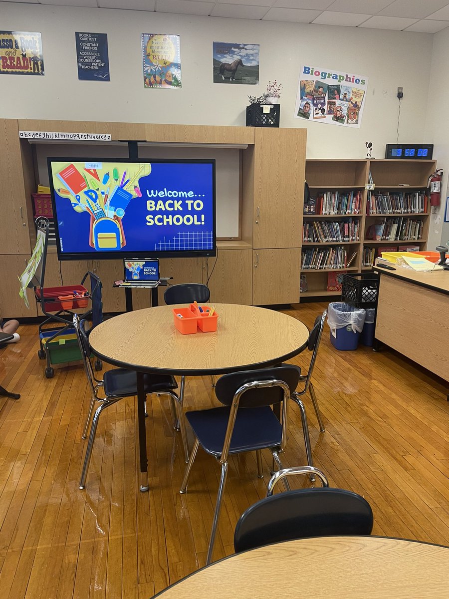 AhmeshaG's tweet photo. Our Media Specialist @teacher_toya was busy at work on the first day! With the upcoming launch, @EmilyMe10531515 had students focused on creating their own NASA patches. Final products coming soon. #DRIVEtheROSSWay @HISDElementary2 https://t.co/0SqhuljOL5