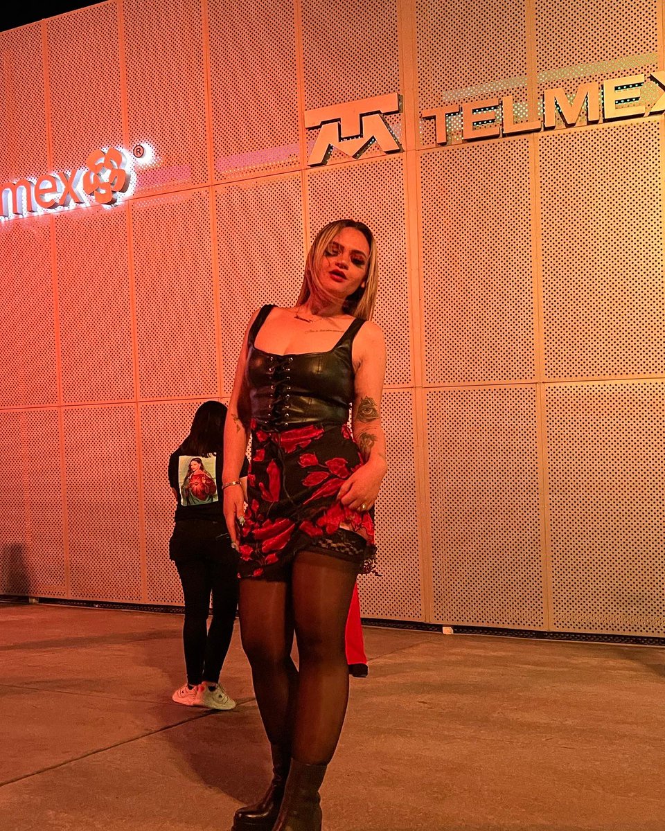 mon_pt90's tweet photo. Quien quiere contratar #TELMEX ? Solo contratos, quejas al 050😜 #telefonista #STRM https://t.co/ri5ASX5w0B