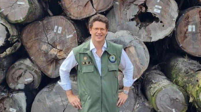 ClimaInfoNews's tweet photo. "Ministro padrão Salles" Um condenado! #BolsonaroMentiroso #ChecaBozo https://t.co/H4IwKVQb0R