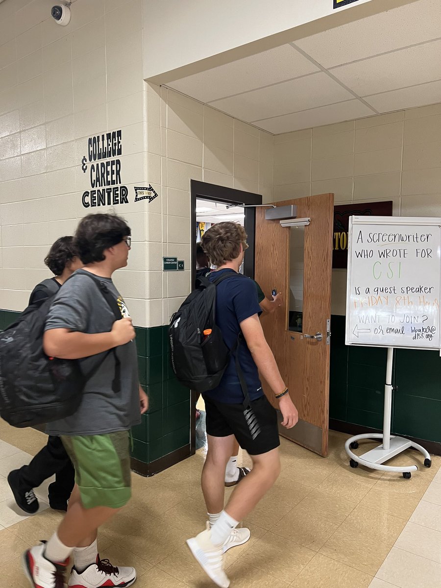 CLSRatliff's tweet photo. Today in GATOR Advisory our sophomores learned about our College & Career Center and explored career clusters. I’m excited for the opportunities they will have throughout the year to explore careers. Thank you to @CLS_SS for making today possible! #CLSEngaged #LeaveWithPurpose https://t.co/EHEzfLA14X