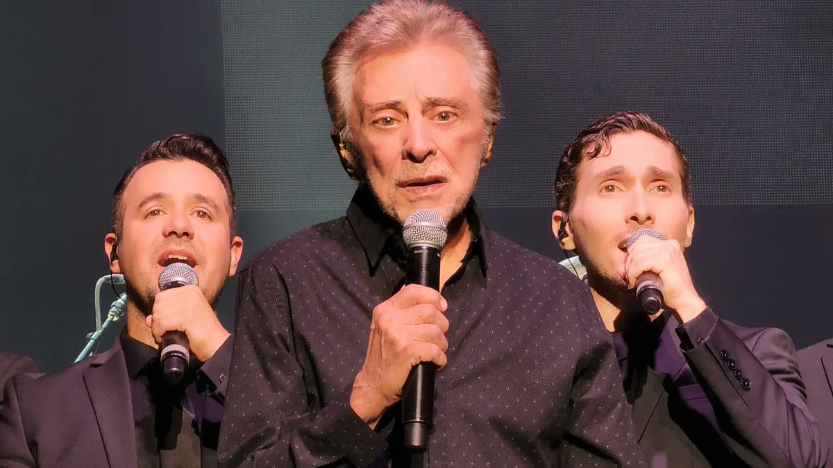 LudwigLaneMusic's tweet photo. Hey may be almost 90 but he can still put on a show! #FrankieValli friggin awesome! https://t.co/atNsVZlQtf